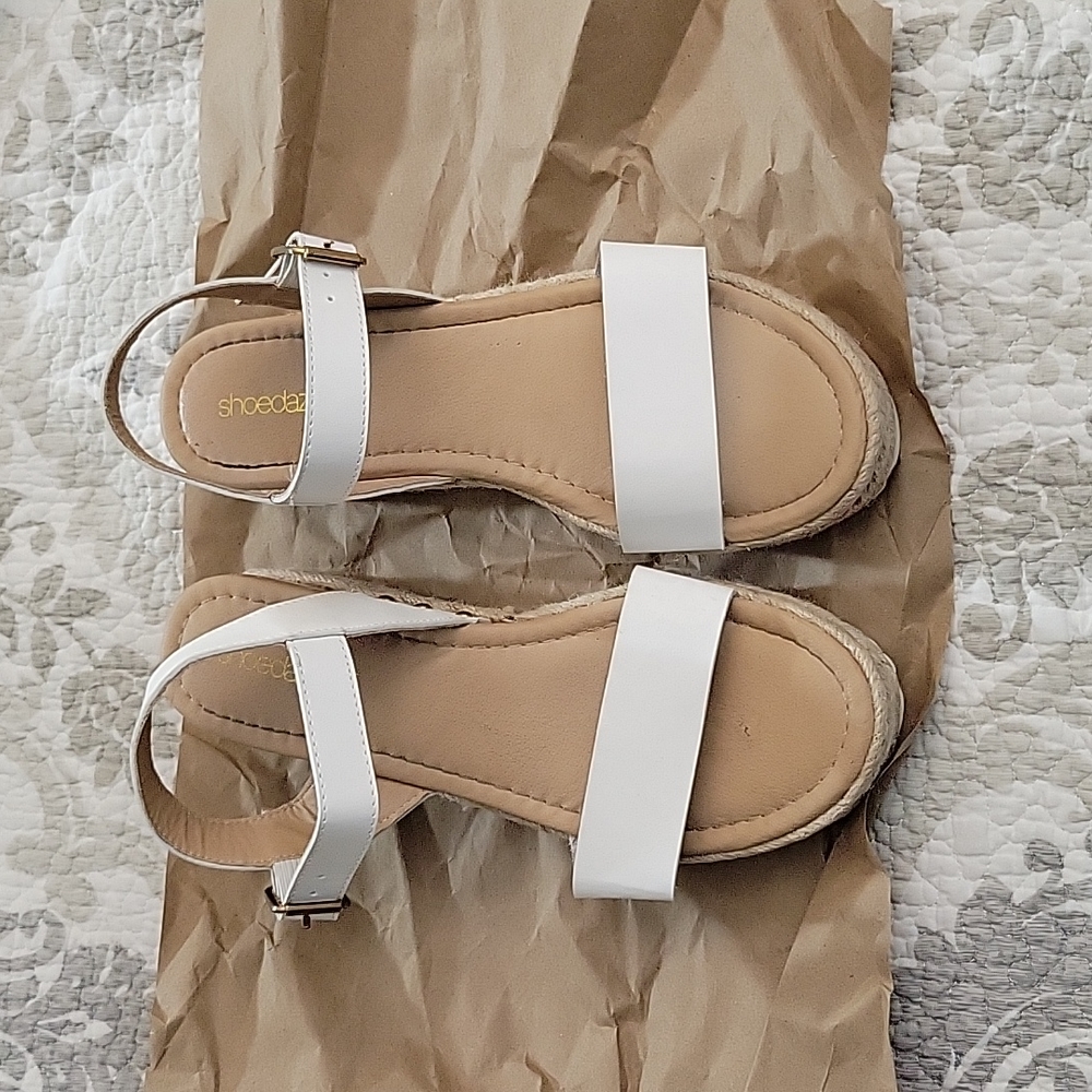 Shoedazzle Sandal 👡